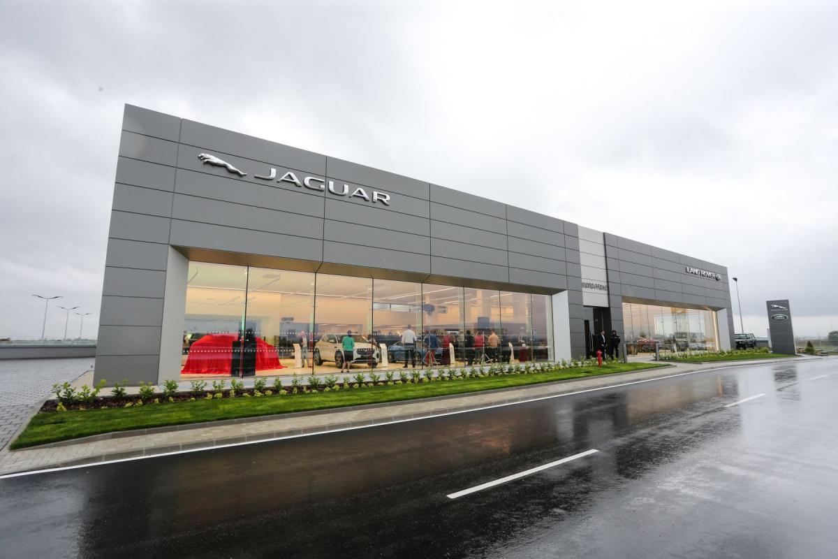 JAGUAR-LAND-ROVER-SHOW-ROOM-2